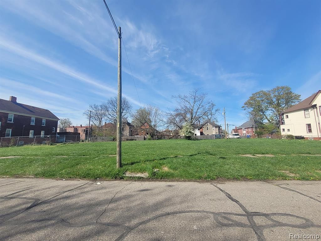 2939 Sheridan St Detroit, MI 48214 - Thumbnail 3