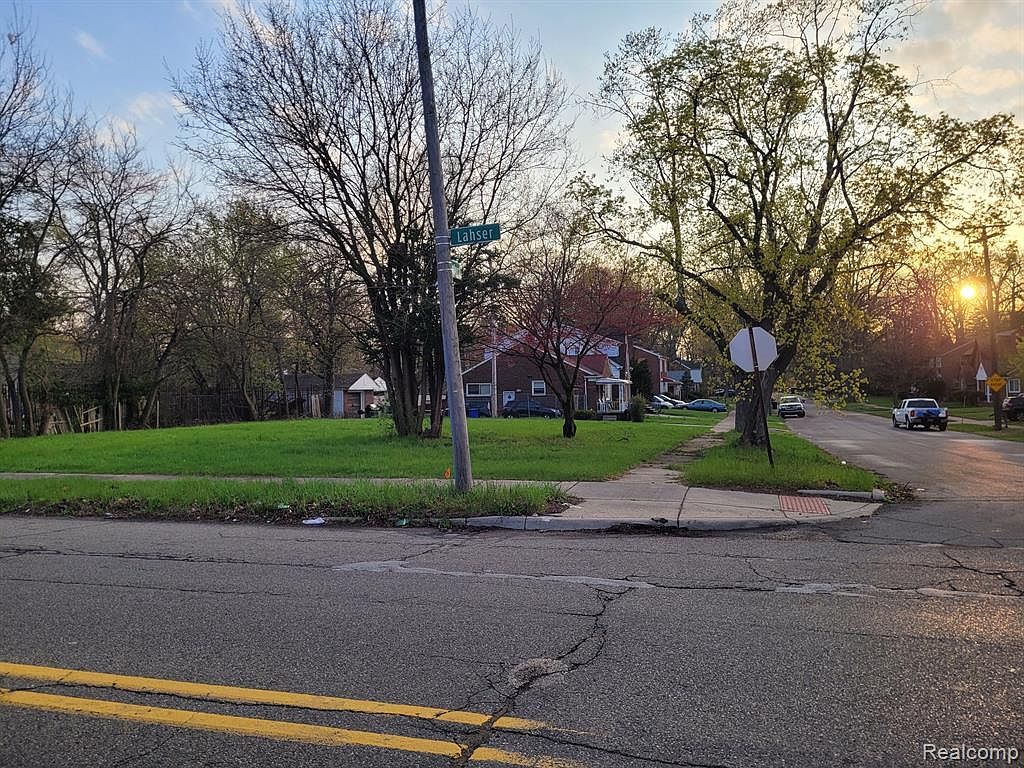18435 Lahser Rd Detroit, MI 48219 - Thumbnail 3
