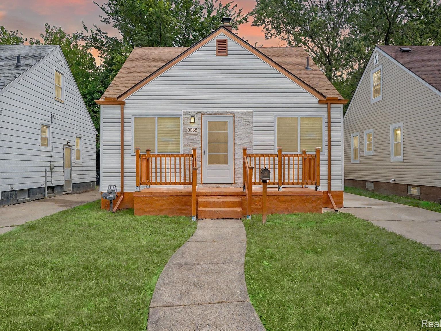 8068 Patton St Detroit, MI 48228 - Thumbnail 3