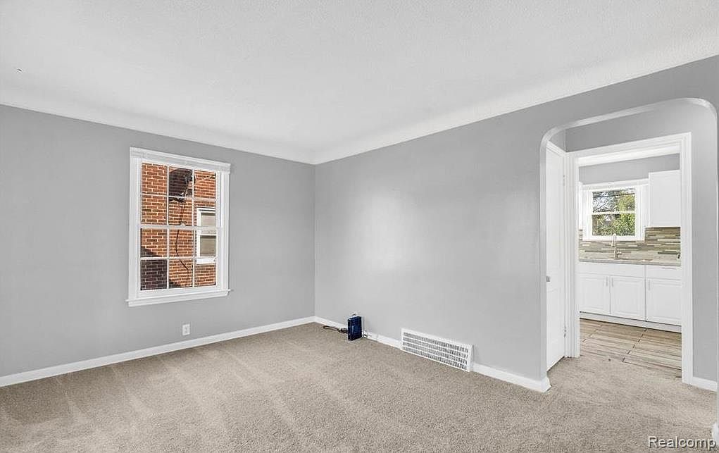 16600 Bringard Dr Detroit, MI 48205 - Thumbnail 3