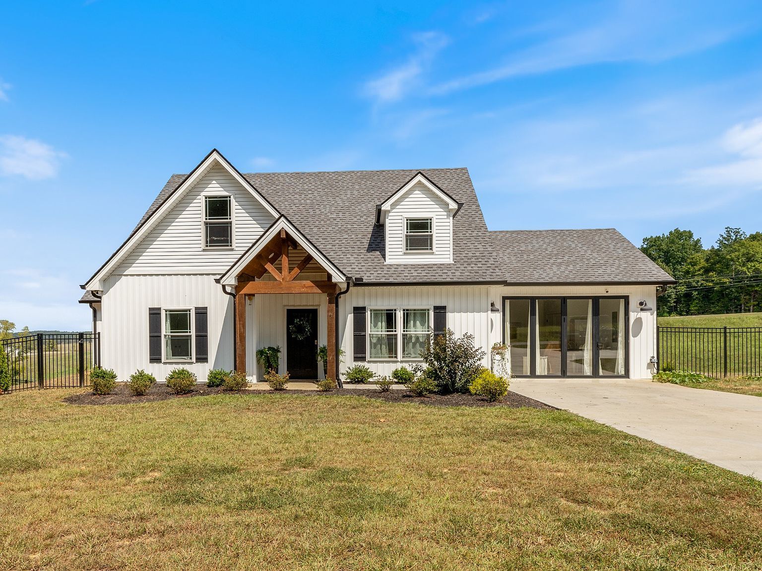 1020 Loggins Rd Charlotte, TN 37036 - Thumbnail 3