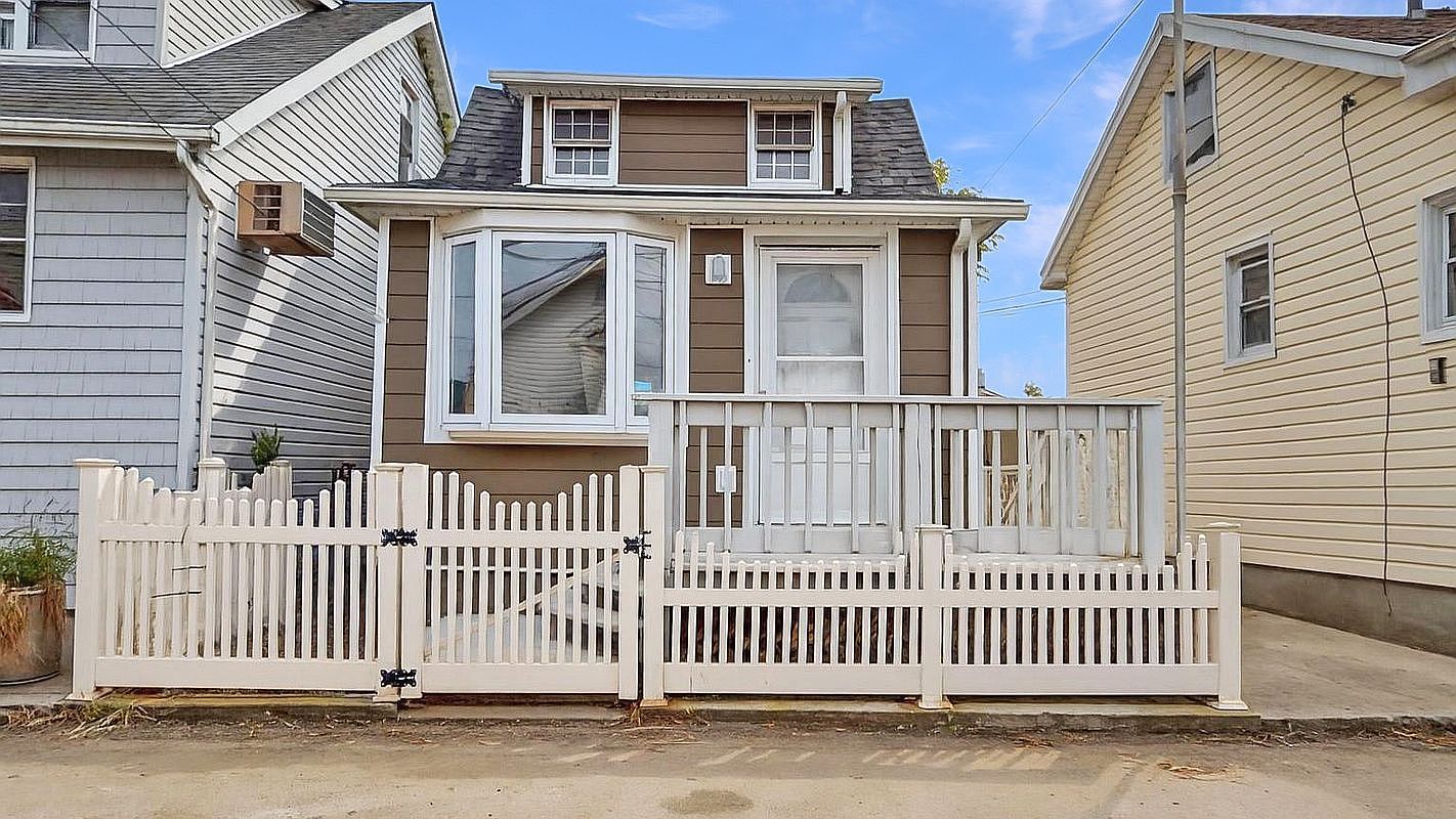 99-48 1st St Howard Beach, NY 11414 - Thumbnail 3