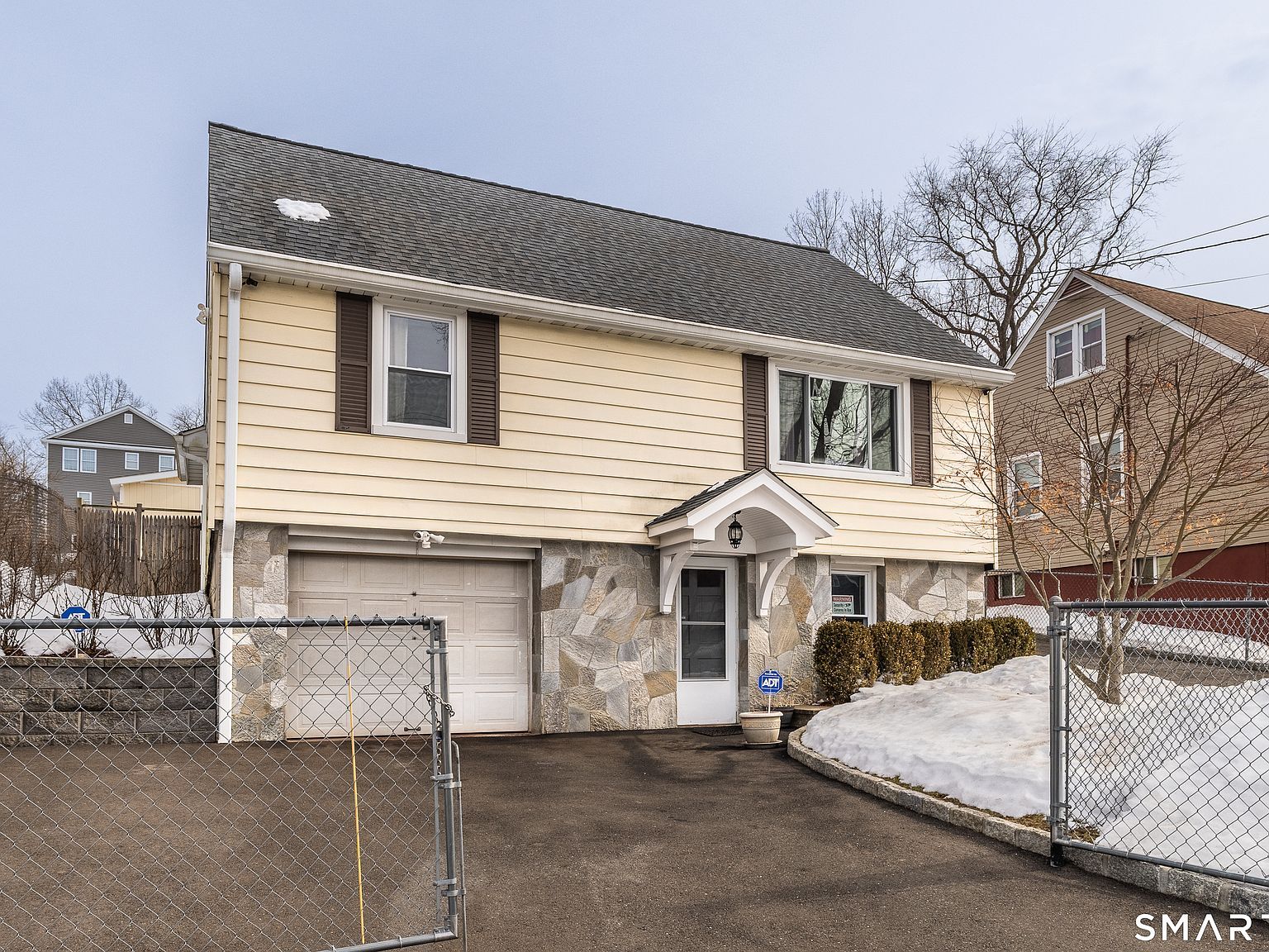 46 Oakleaf St Bridgeport, CT 06606 - Thumbnail 3