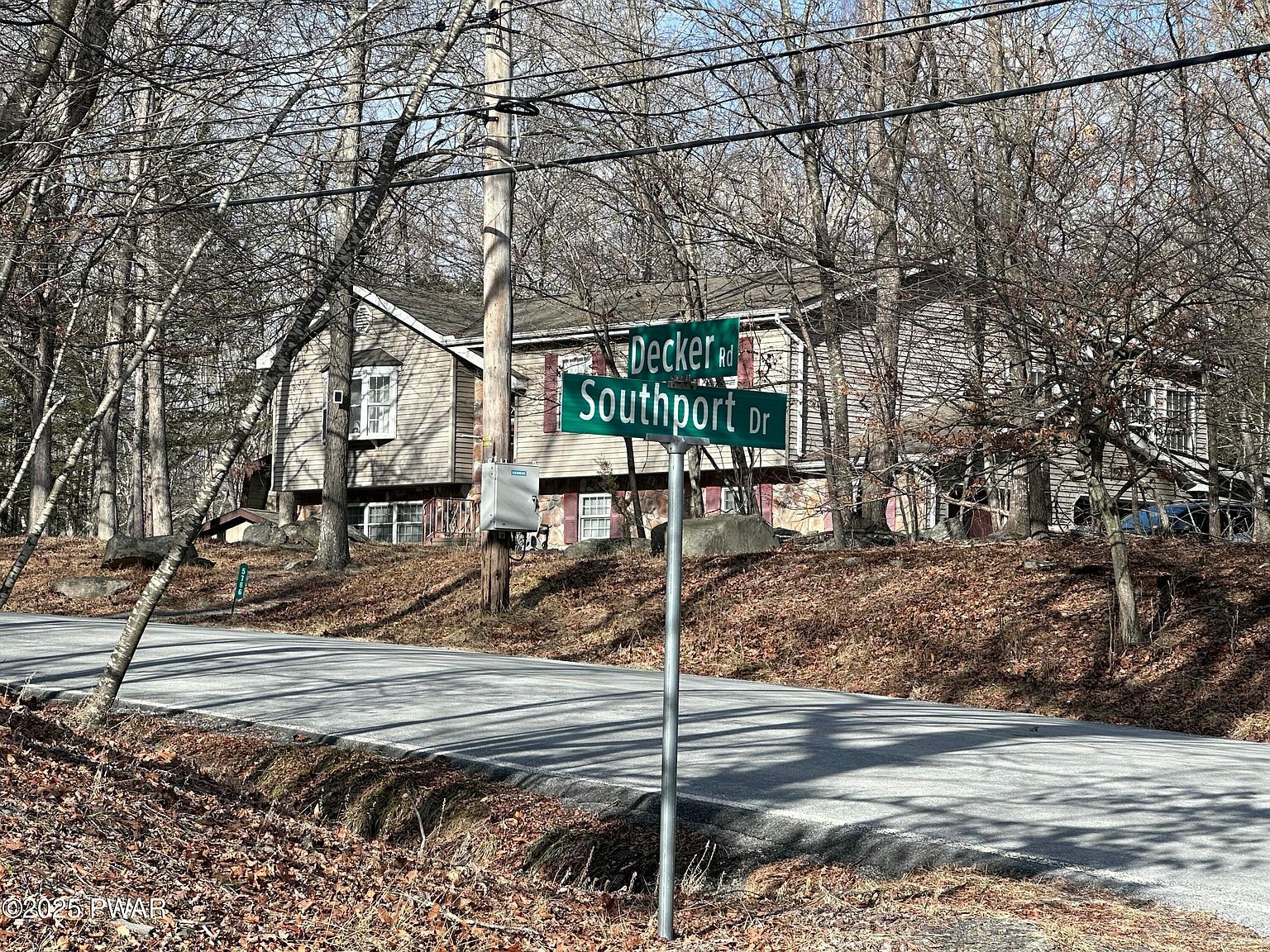 2377 Southport Dr Bushkill, PA 18324 - Thumbnail 3