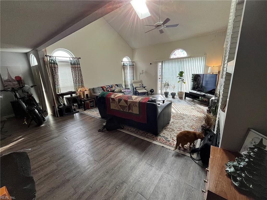 469 E Lake Cir Chesapeake, VA 23322 - Thumbnail 3