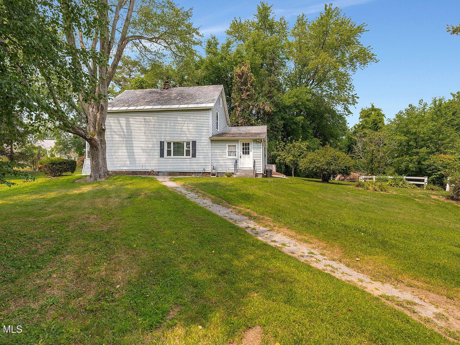 241 Sand Creek Rd Albany, NY 12205 - Thumbnail 3