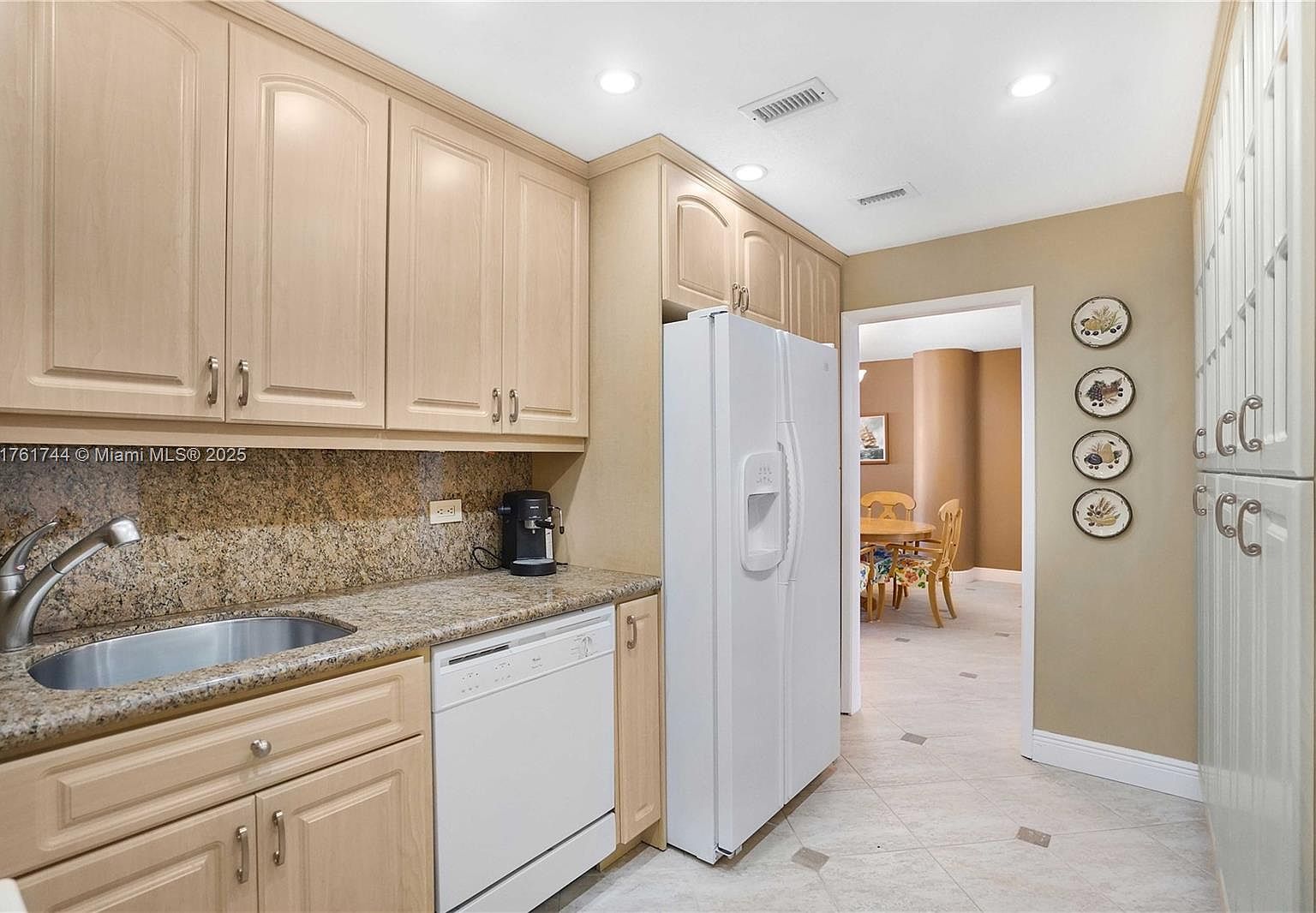 5005 Collins Ave APT 714 Miami Beach, FL 33140 - Thumbnail 3