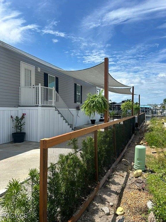 3673 Dewberry Ln Saint James City, FL 33956 - Thumbnail 3