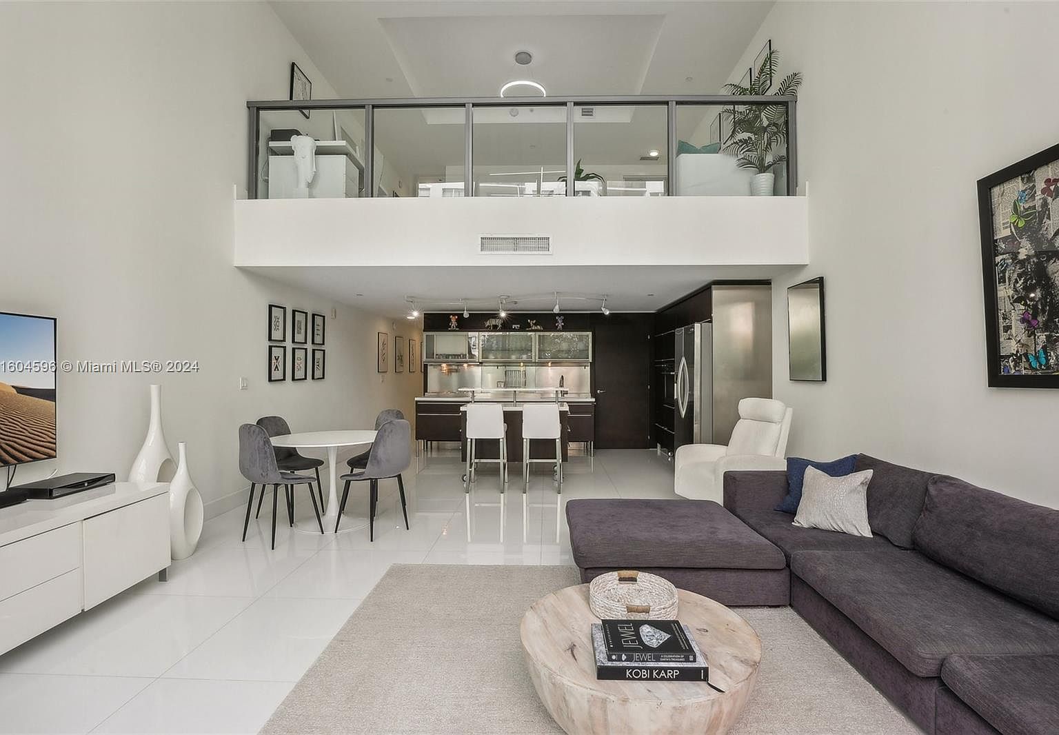 6000 Collins Ave APT 517 Miami Beach, FL 33140 - Thumbnail 3