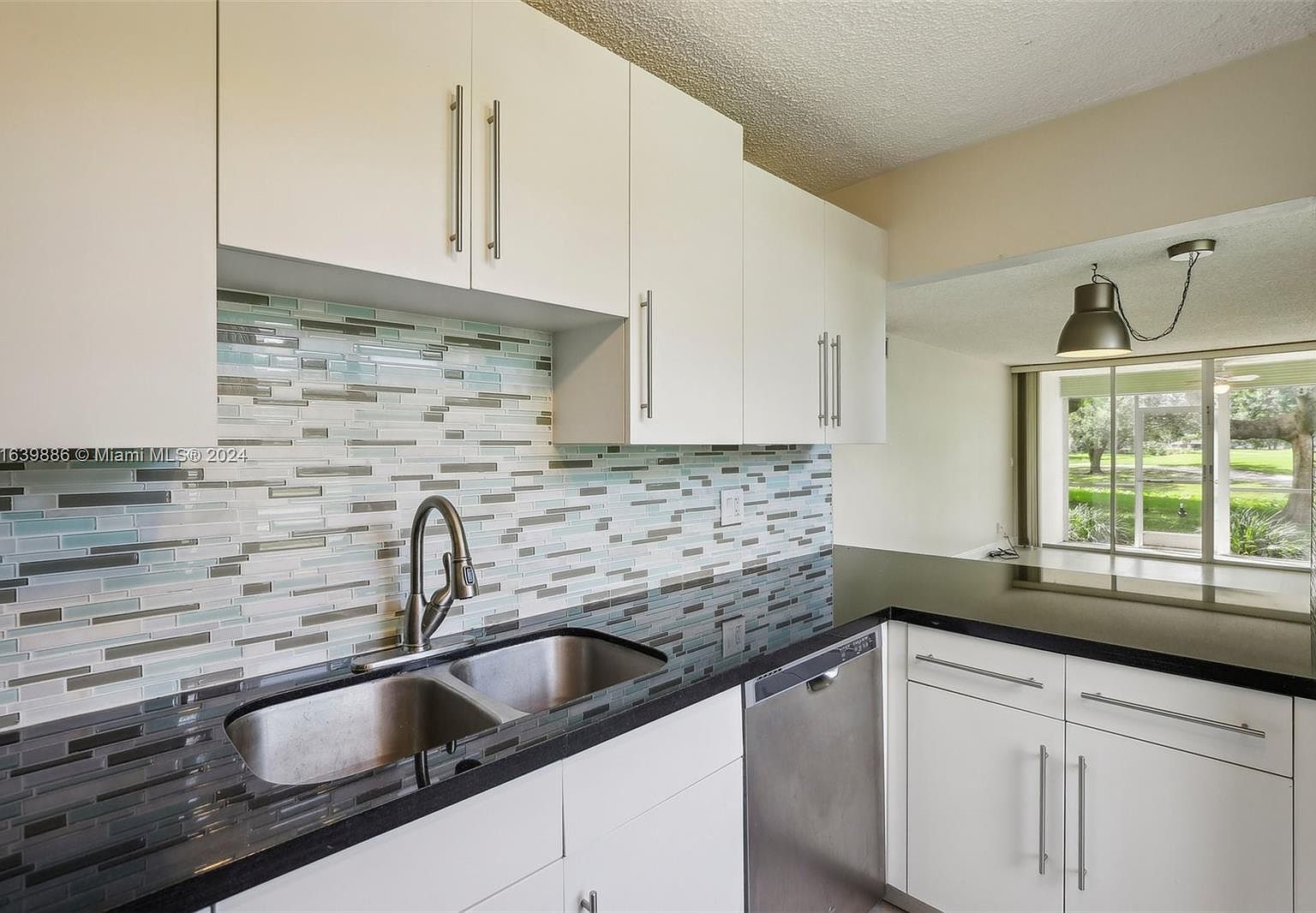 9471 Evergreen Pl APT 104 Fort Lauderdale, FL 33324 - Thumbnail 3