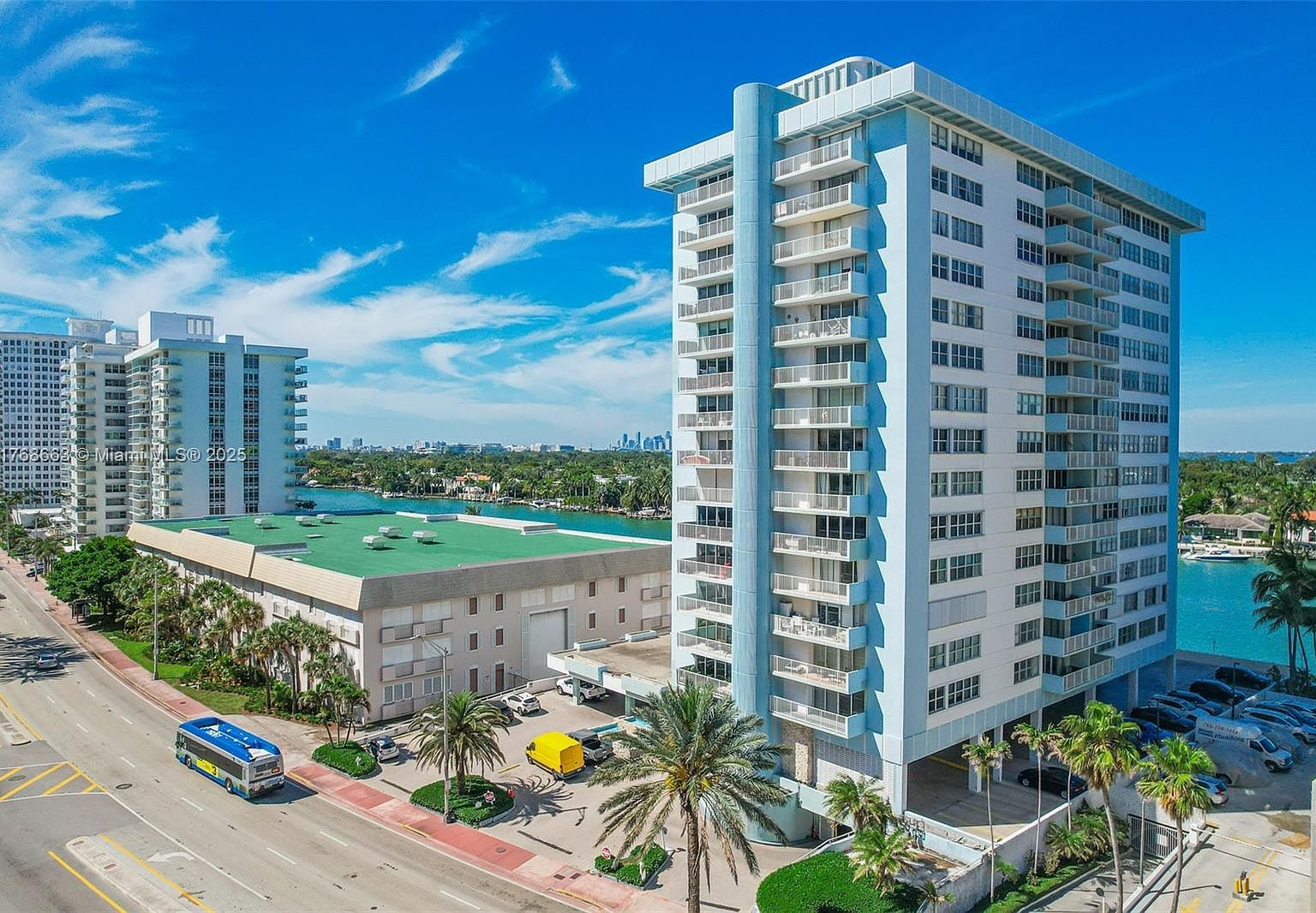5838 Collins Ave APT 15D Miami Beach, FL 33140 - Thumbnail 3