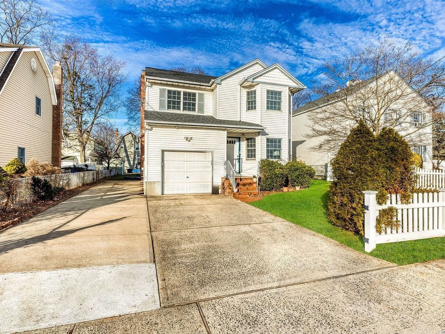 39 W Dover St Valley Stream, NY 11580 - Thumbnail 3