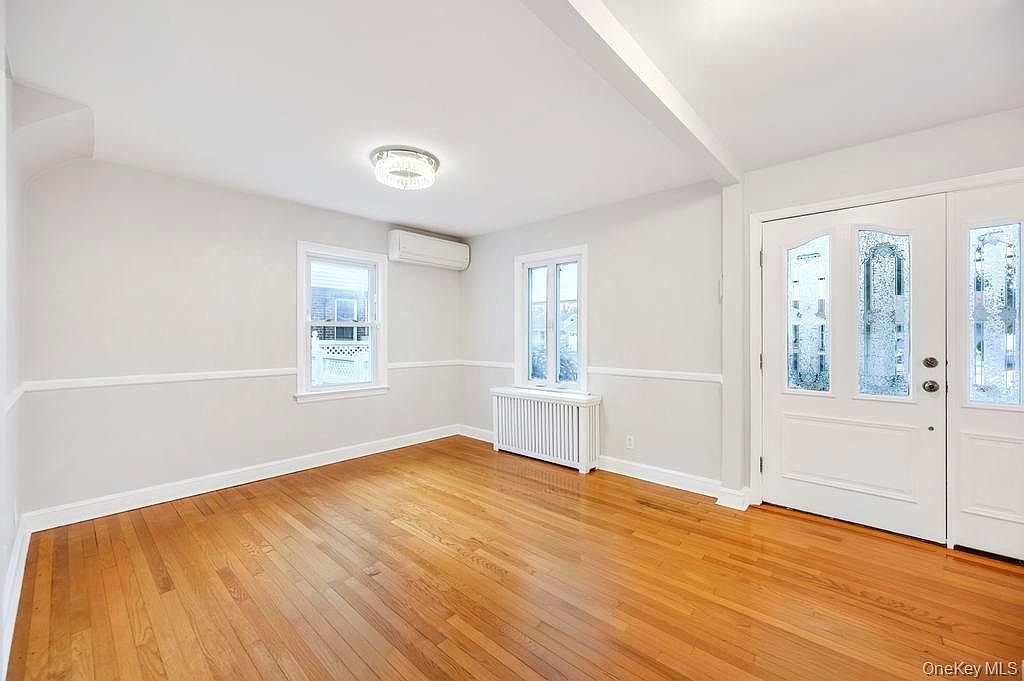 2585 Oceanside Rd Oceanside, NY 11572 - Thumbnail 3