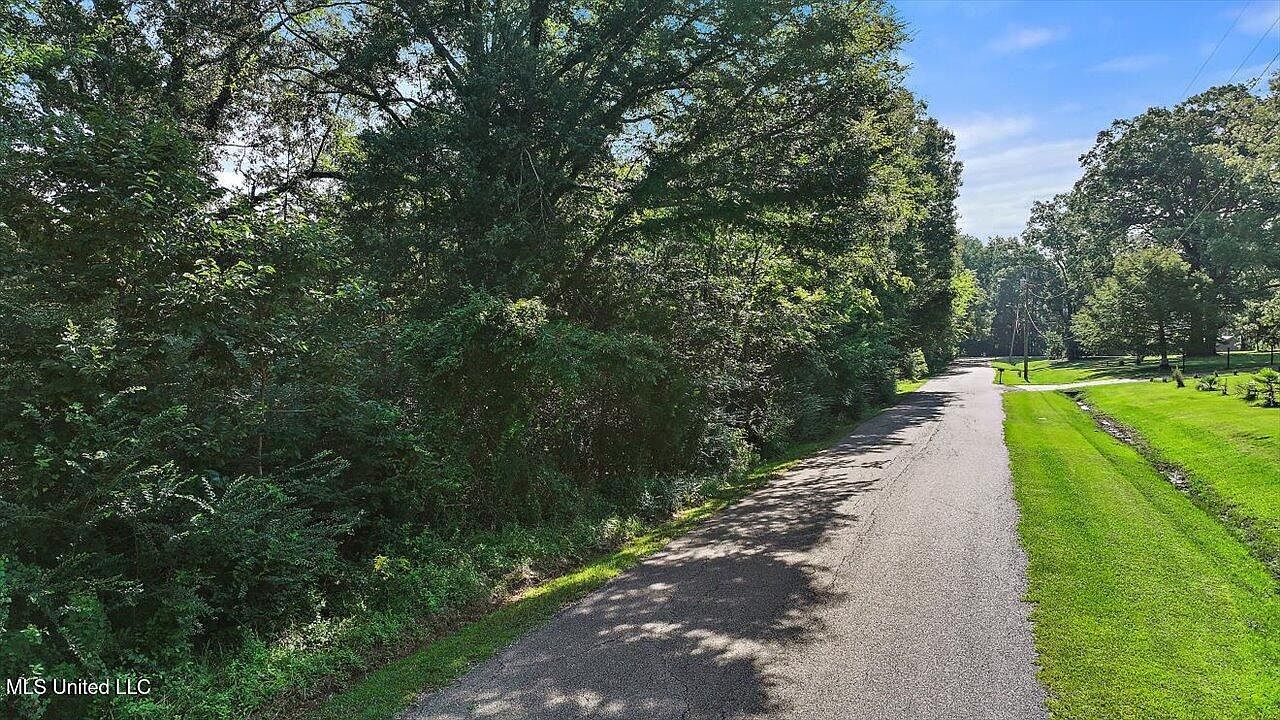 Castlewood Dr Clinton, MS 39056 - Thumbnail 3