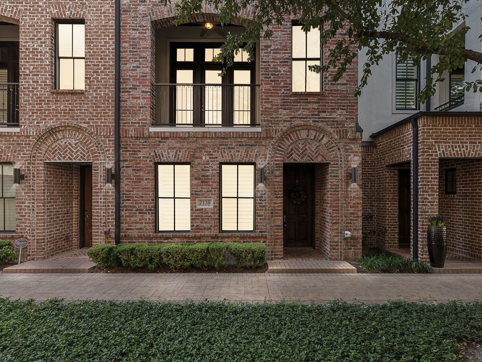 2138 Aylesport Dr Dallas, TX 75201 - Thumbnail 3