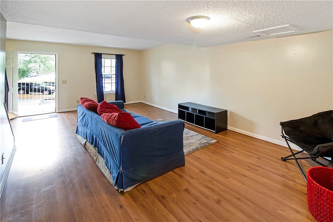 1761 Wire Rd APT 11 Auburn, AL 36832 - Thumbnail 3