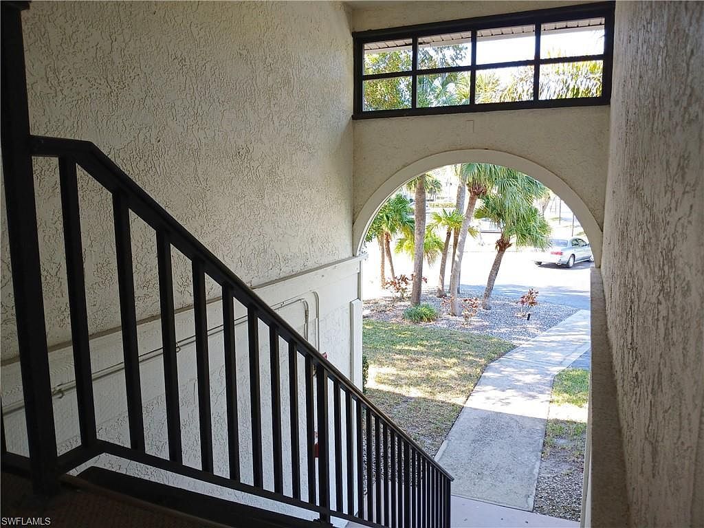 8121 S Woods Cir UNIT 8 Fort Myers, FL 33919 - Thumbnail 3