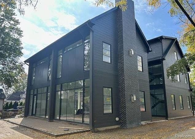 1723 Birmingham Blvd Birmingham, MI 48009 - Thumbnail 3