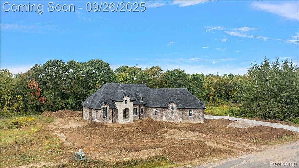 1597 Vista Dr Oakland, MI 48363 - Thumbnail 3