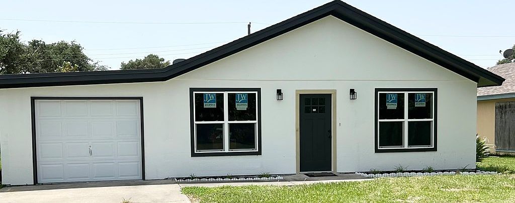 213 Lazy Ln Rockport, TX 78382 - Thumbnail 3