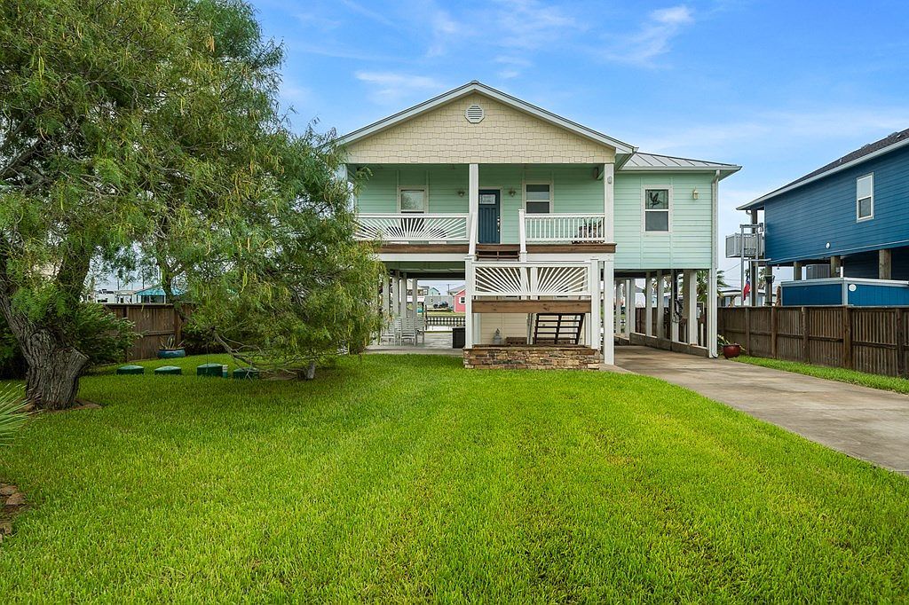 515 Copano Cove Rd Rockport, TX 78382 - Thumbnail 3