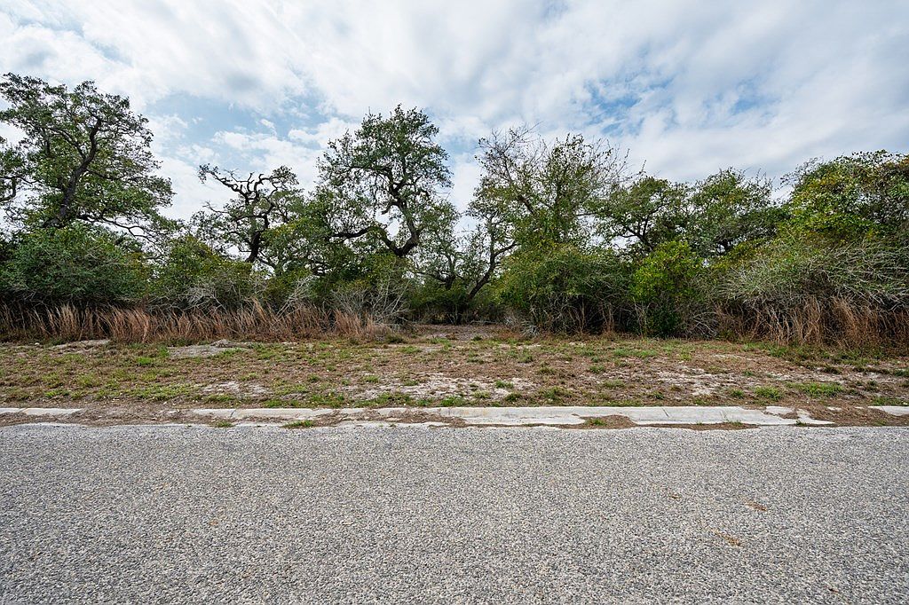 150 Circle Lake Dr Rockport, TX 78382 - Thumbnail 3