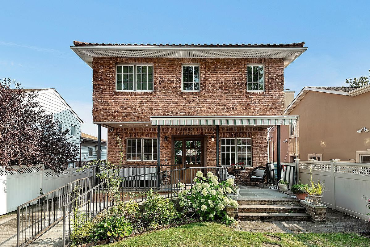 209-25 28th Ave #1 Bayside, NY 11360 - Thumbnail 3