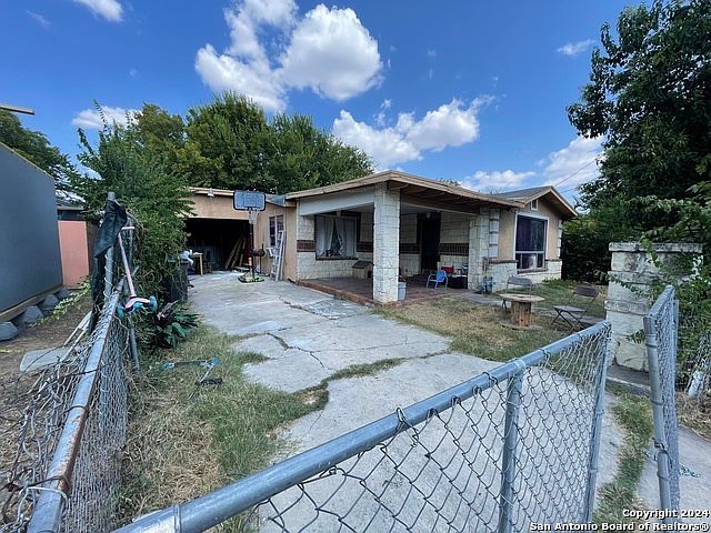 1917 San Carlos St San Antonio, TX 78207 - Thumbnail 3