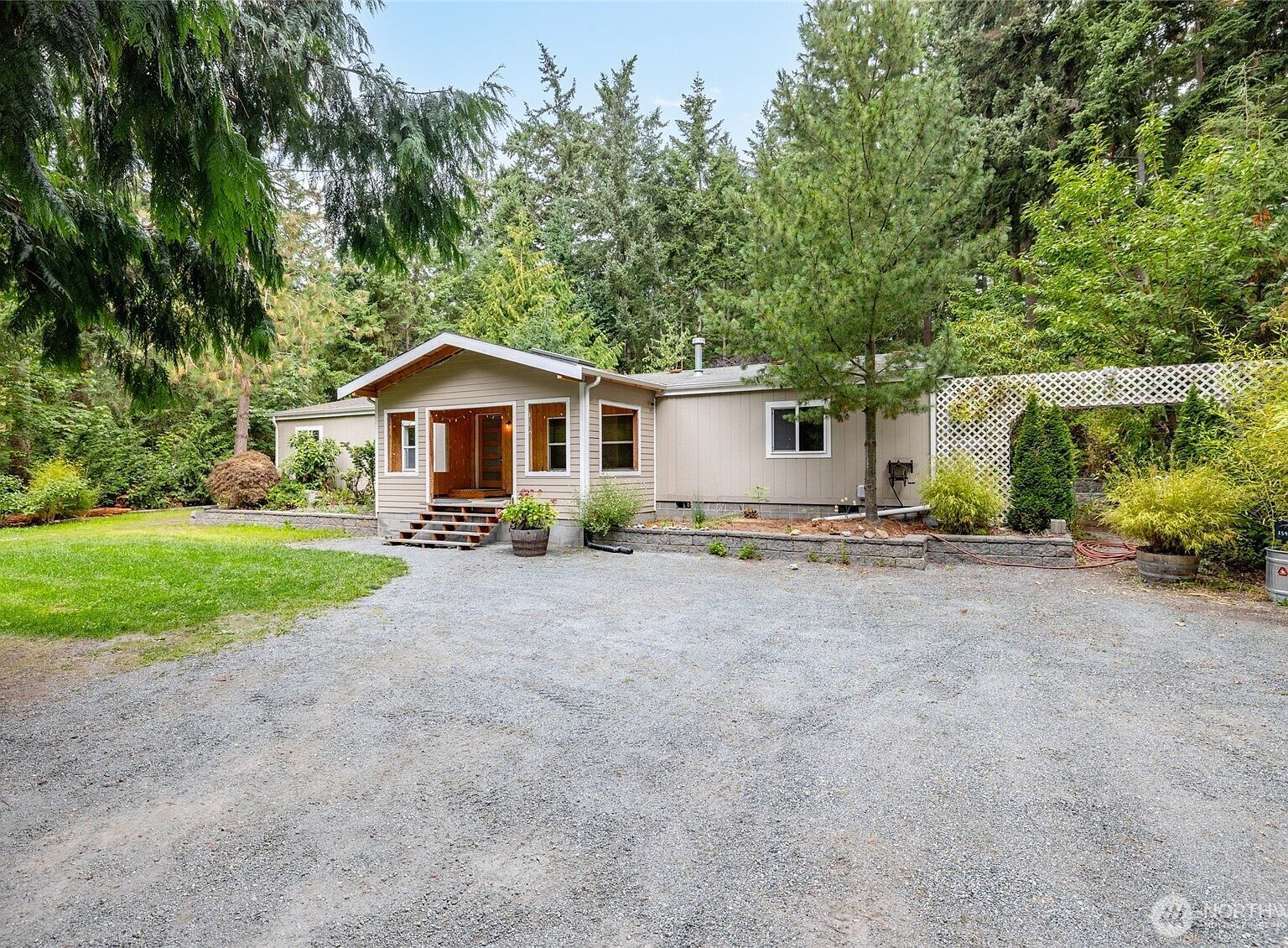 159 E Crescent Harbor Rd Oak Harbor, WA 98277 - Thumbnail 3