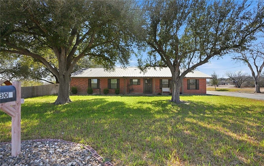 301 Lagarto Rd George West, TX 78022 - Thumbnail 3