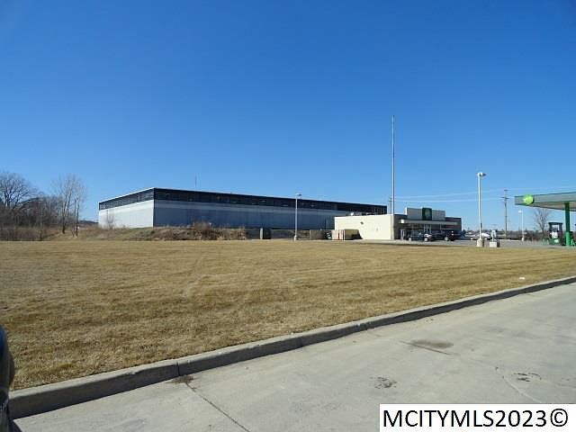 1960 S Federal Ave Mason City, IA 50401 - Thumbnail 3