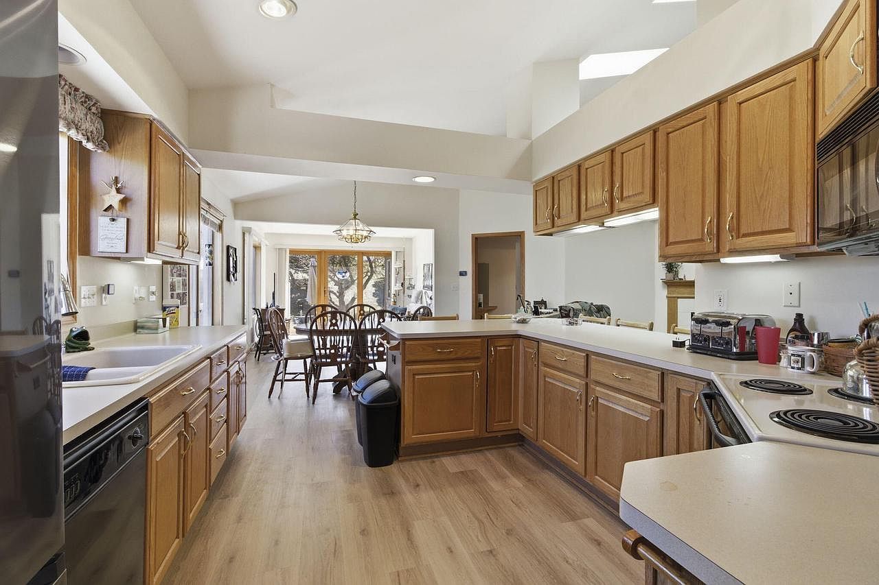 N80W17455 Robin Cir Menomonee Falls, WI 53051 - Thumbnail 3