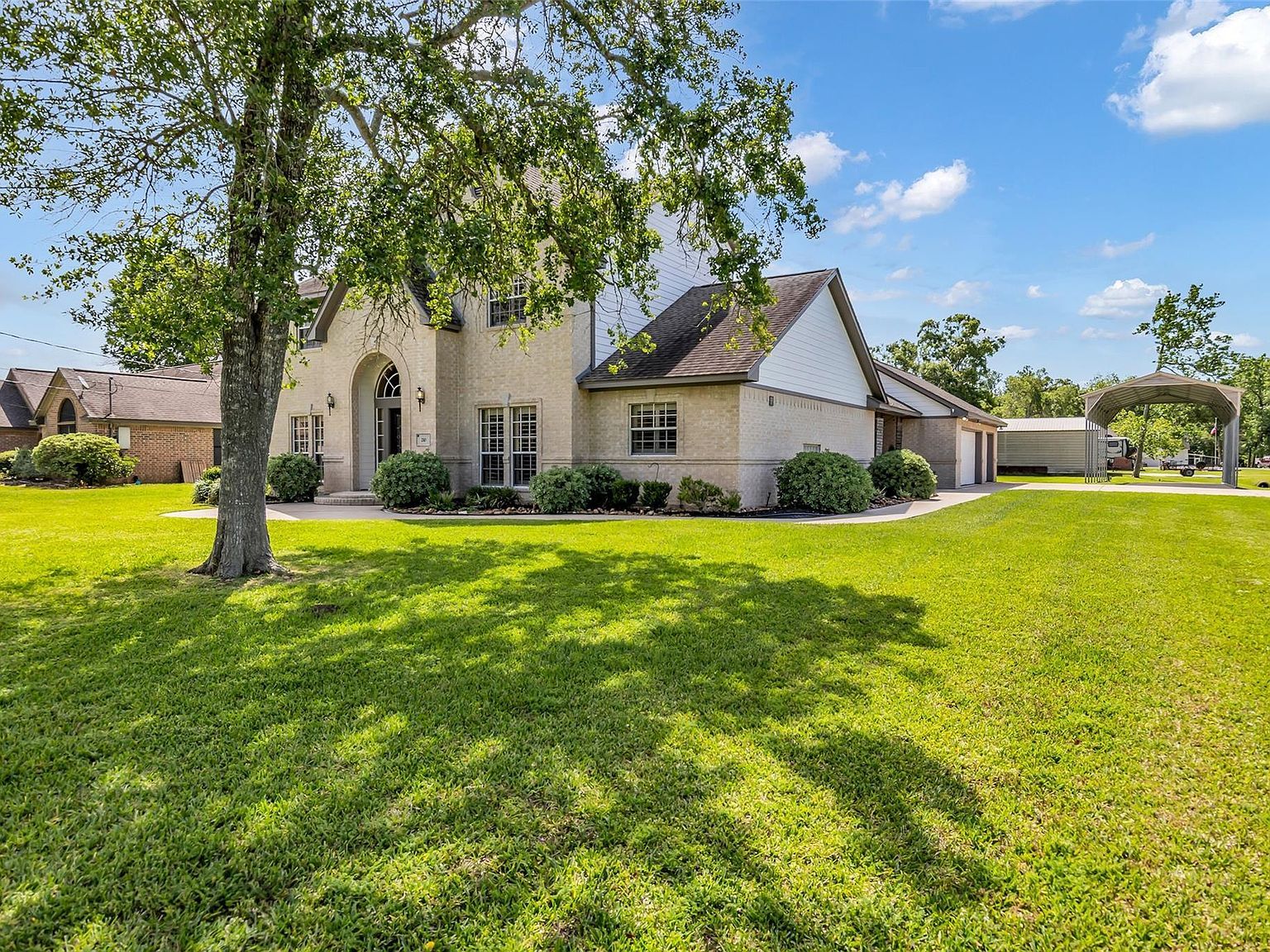 210 River Oaks Dr Mont Belvieu, TX 77523 - Thumbnail 3