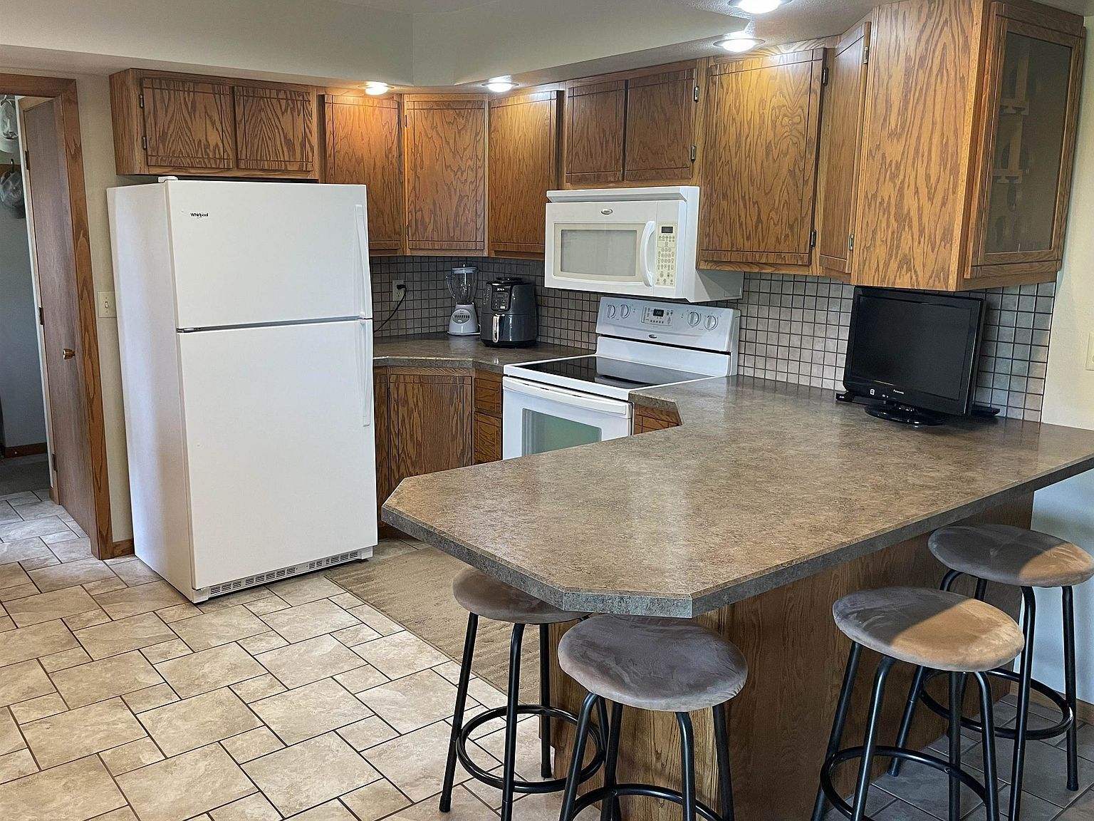 713 W 14th Ave Tyndall, SD 57066 - Thumbnail 3