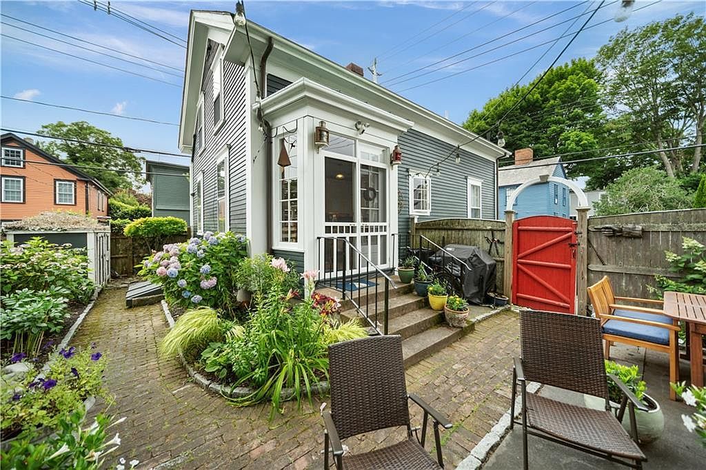 43 Poplar St Newport, RI 02840 - Thumbnail 3