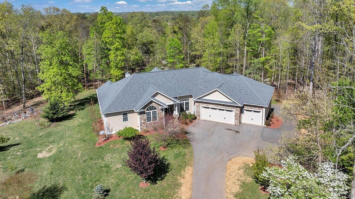 138 Binnacle Dr Moneta, VA 24121 - Thumbnail 3