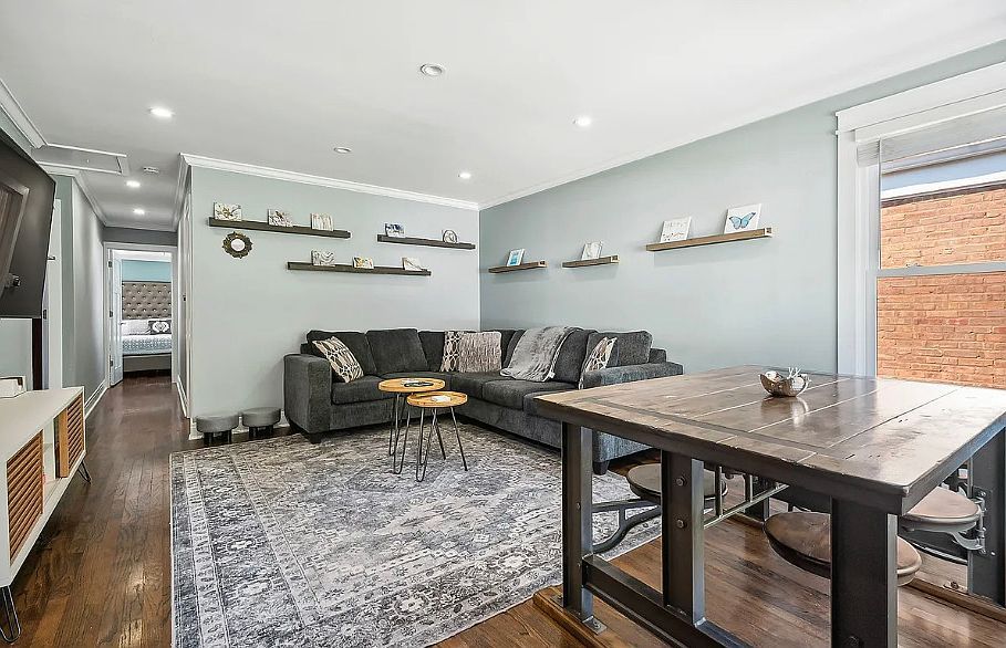 2124 Seward St Evanston, IL 60202 - Thumbnail 3