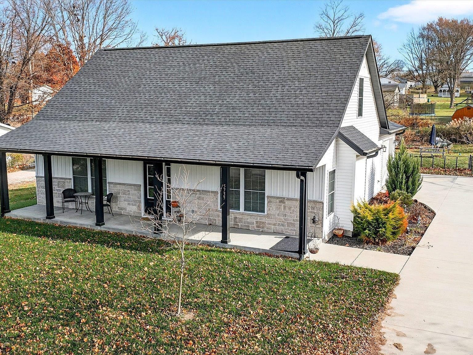 5735 S Fairfax Rd Bloomington, IN 47401 - Thumbnail 3