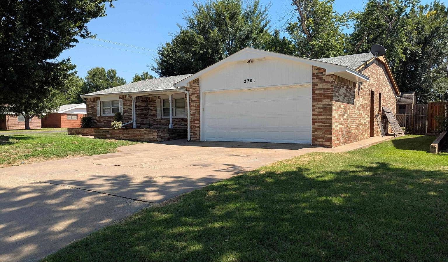 2201 Cherry Ave Woodward, OK 73801 - Thumbnail 3