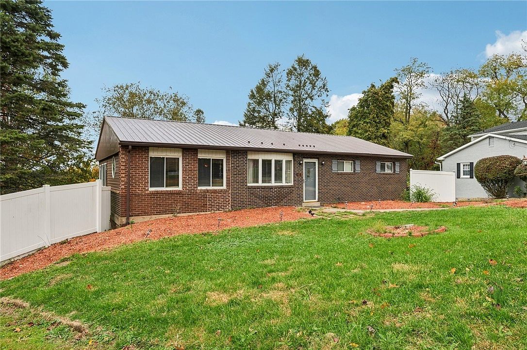 447 Englewood Dr Pittsburgh, PA 15237 - Thumbnail 3