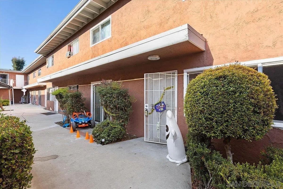 1060 E Washington Ave UNIT 5 Escondido, CA 92025 - Thumbnail 3