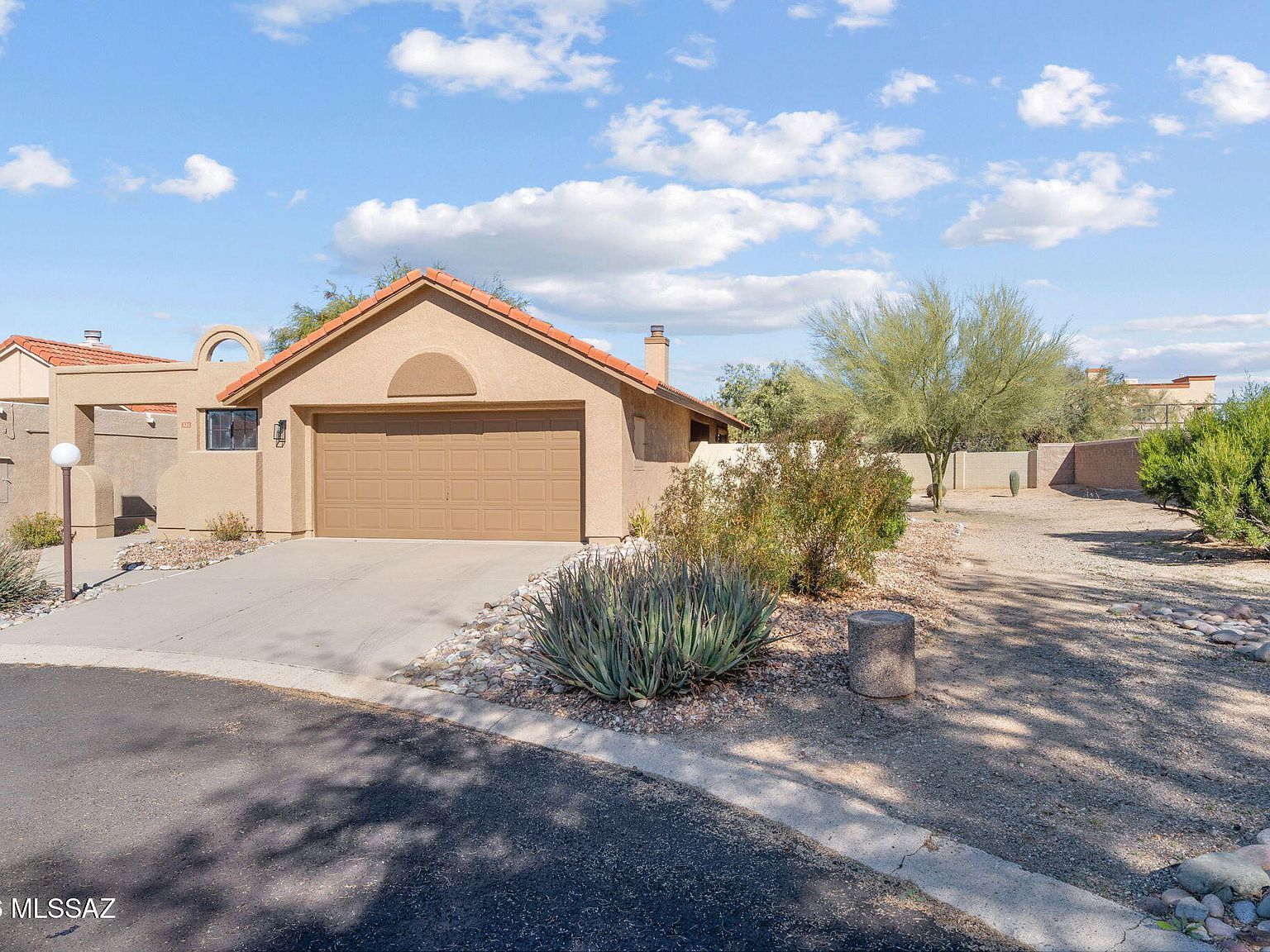 321 E Fieldcrest Ln Tucson, AZ 85737 - Thumbnail 3