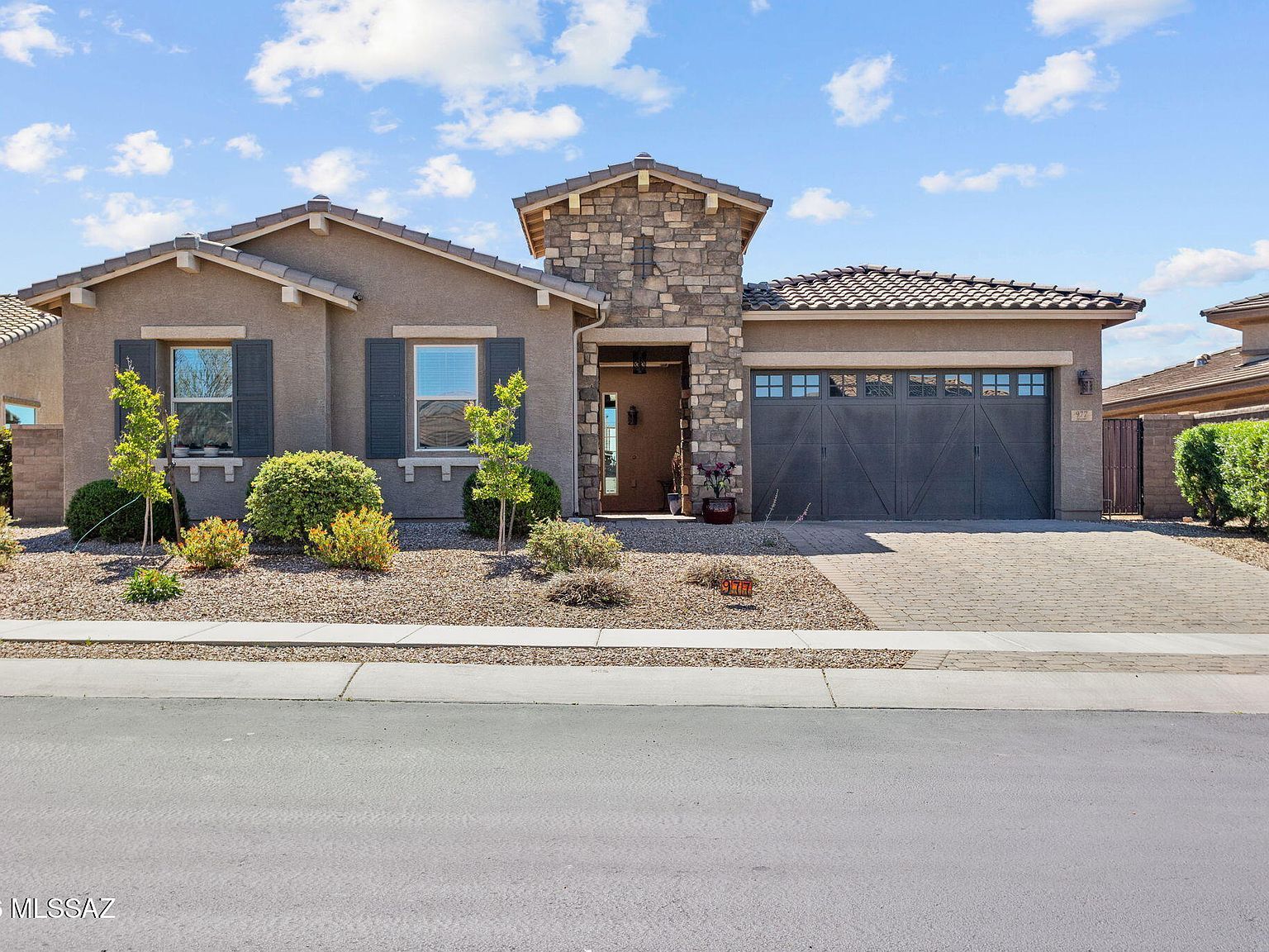 977 W Golden Barrel Ct Oro Valley, AZ 85755 - Thumbnail 3