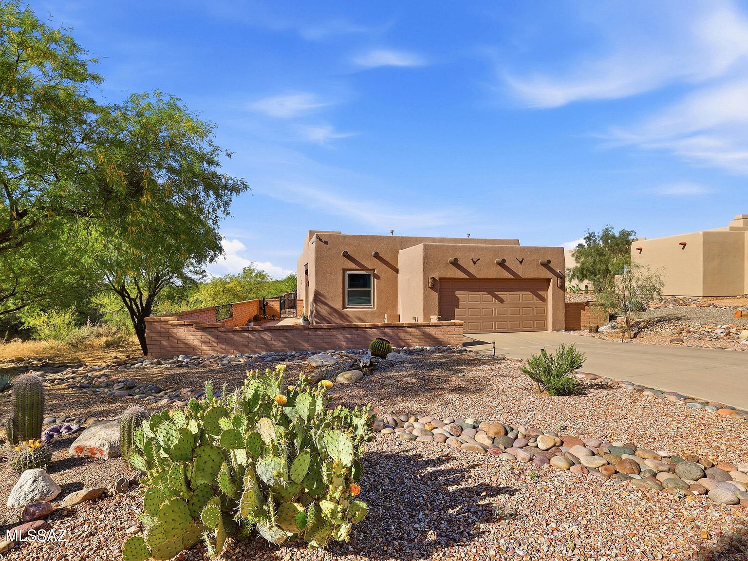 681 E Armor Springs Pl Green Valley, AZ 85614 - Thumbnail 3