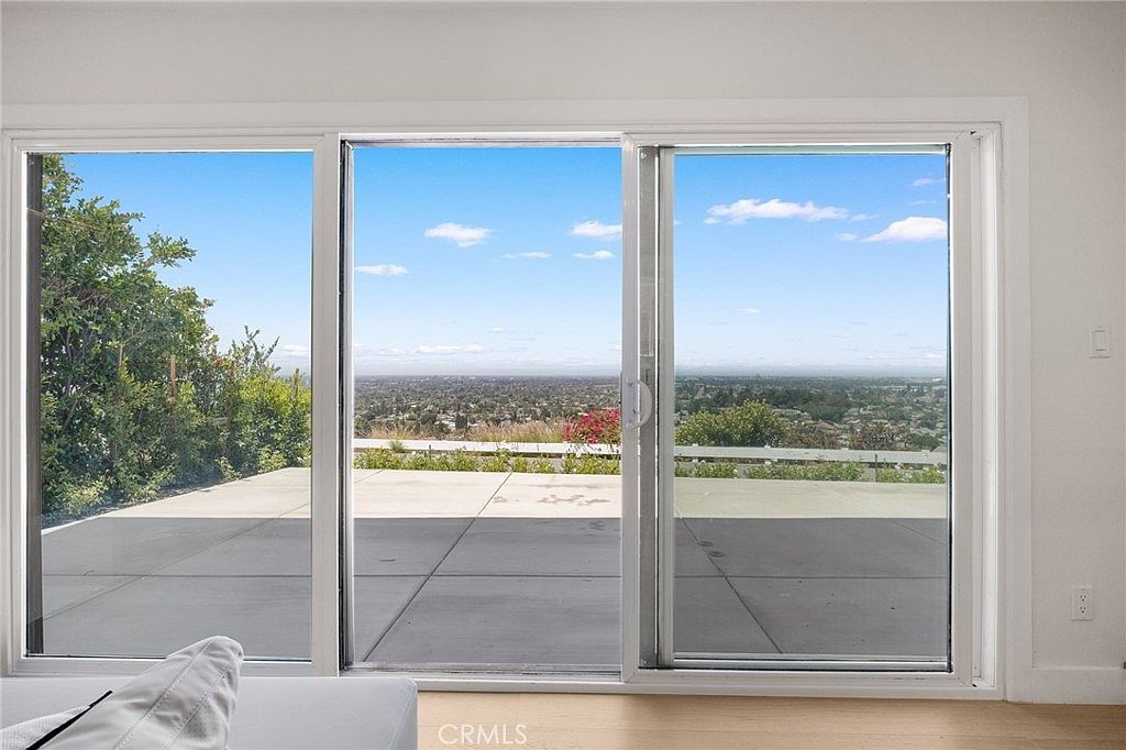 12284 Circula Panorama Santa Ana, CA 92705 - Thumbnail 3