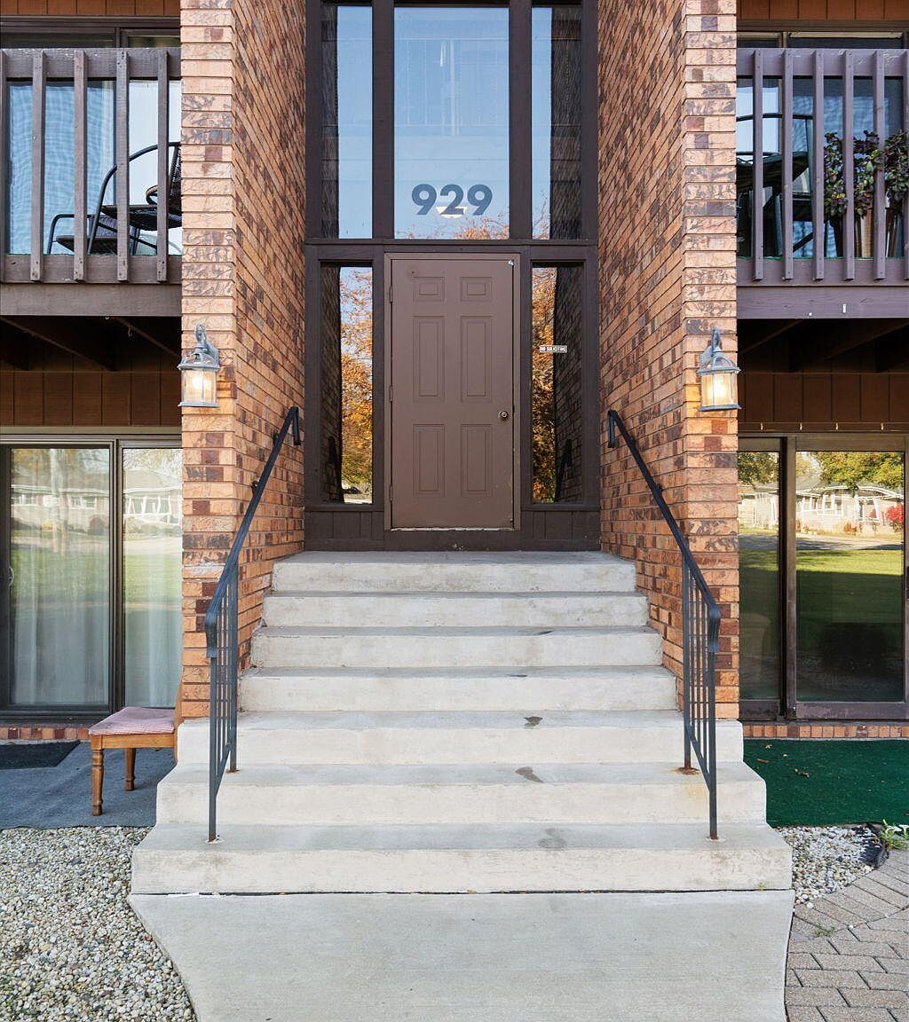 929 W Glen Park Ave APT 304 Griffith, IN 46319 - Thumbnail 3