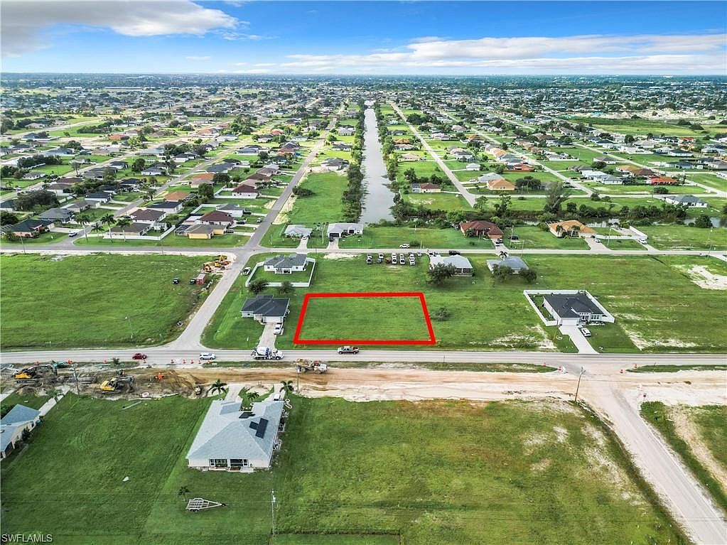 528 Diplomat Pkwy E Cape Coral, FL 33909 - Thumbnail 3