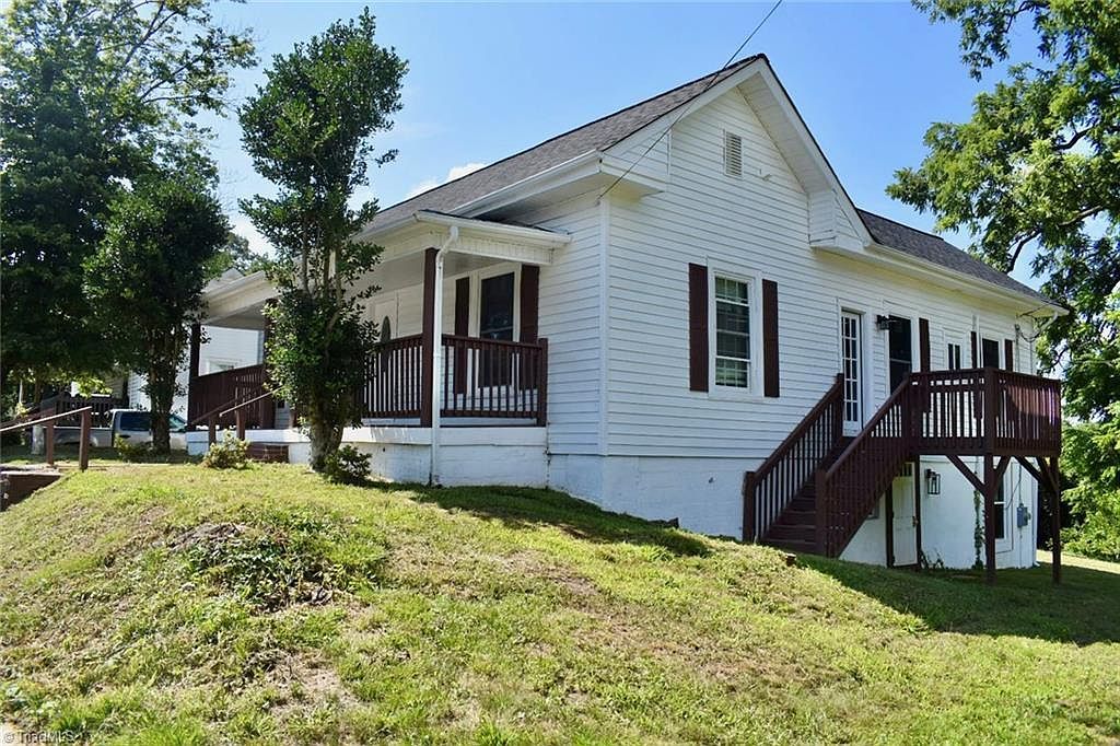 802 Spring St Mount Airy, NC 27030 - Thumbnail 3