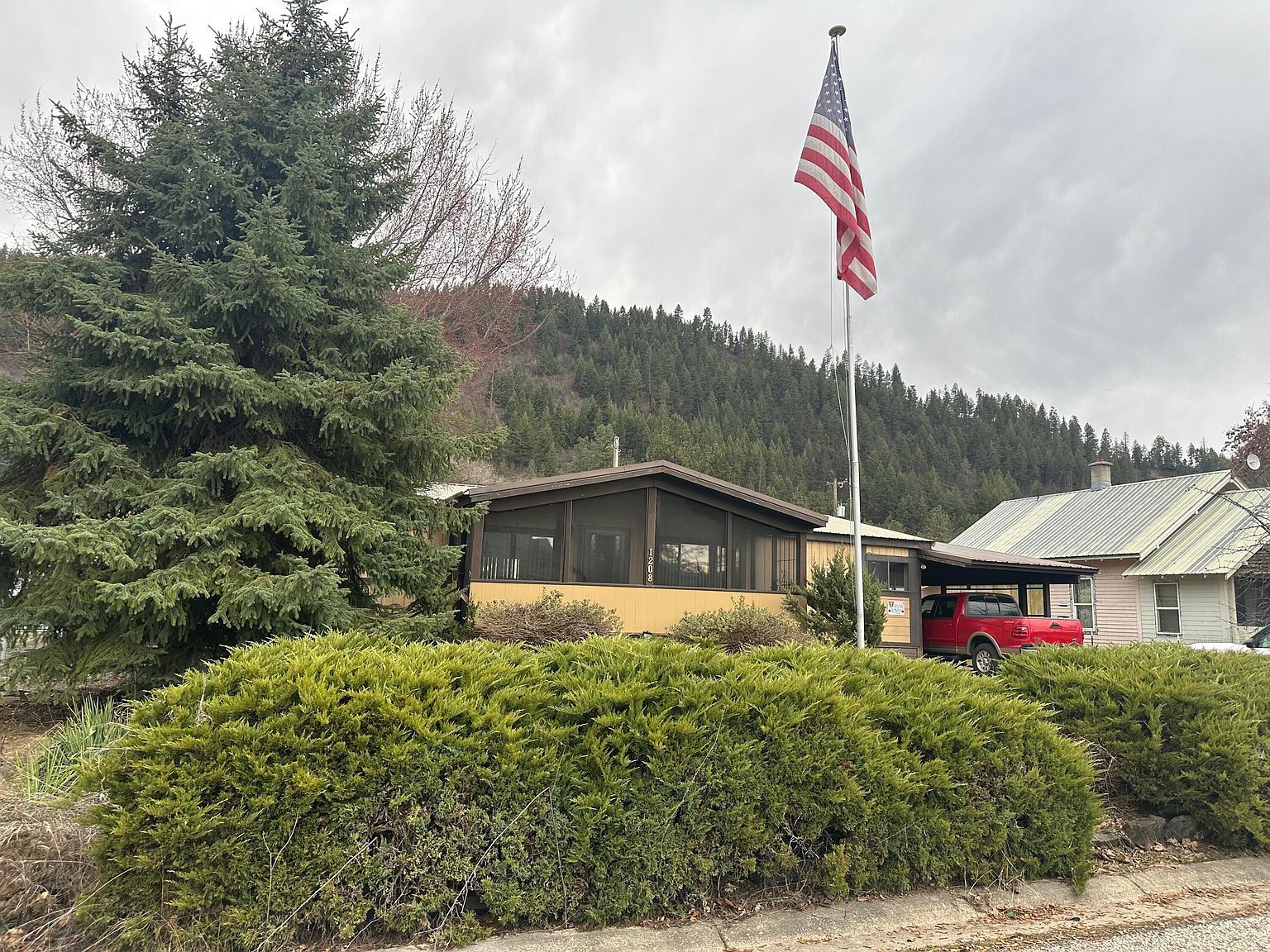 1208 Overlook Blvd Marcus, WA 99151 - Thumbnail 3