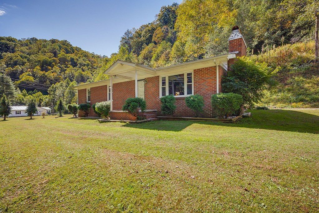 2967 Elkins Branch Rd Grundy, VA 24614 - Thumbnail 3